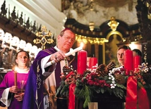 Uroczysty moment wieczornych nieszporów.