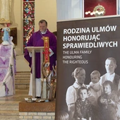Mszy św. przewodniczył proboszcz o. Wiesław Faron SJ.
