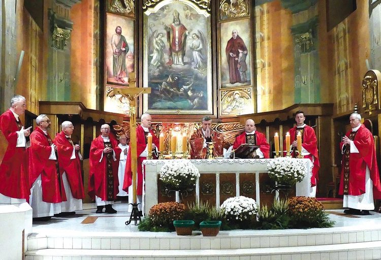 Bp Roman Pindel przewodniczył Mszy św. jubileuszowej wspólnoty z Bielska-Białej.