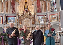 Laureaci tegorocznych statuetek Stowarzyszenia Matki Bożej Bolesnej.