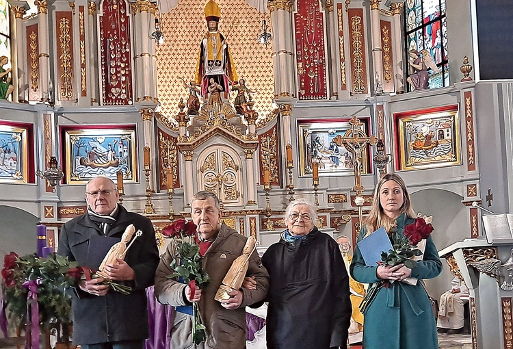 Laureaci tegorocznych statuetek Stowarzyszenia Matki Bożej Bolesnej.