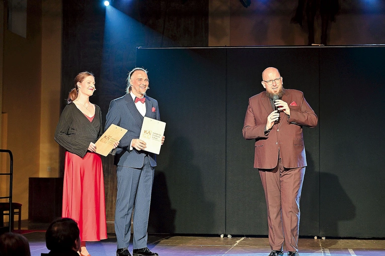 Na scenie Jarosław Szydłak, prezes KACK.