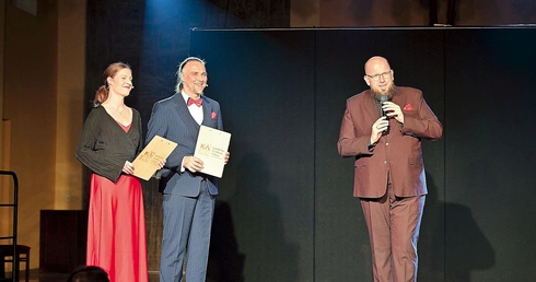 Na scenie Jarosław Szydłak, prezes KACK.