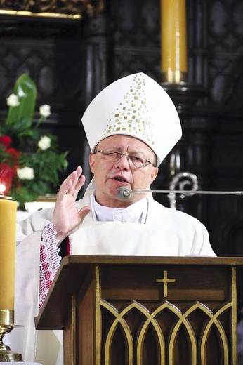 Po 8 latach kardynał wraca do swojego rodzinnego miasta.