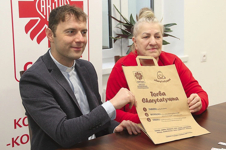 Ks. Łukasz Bikun i Danuta Śliwińska zachęcają do udziału w szlachetnych inicjatywach.