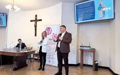 O nadchodzących zmianach duszpasterzom rodzin opowiedzieli ks. Kazimierz Musioł i Hanna Brocka-Fojcik.  