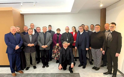 Zespół przygotowujący audycje religijne spotkał się z abp. Andrzejem Przybylskim i red. naczelną rozgłośni Eweliną Kosałką-Passią. 