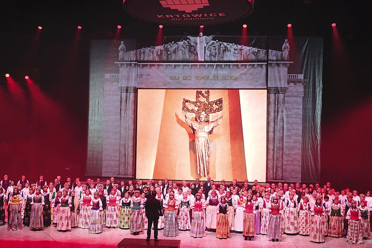 Jedna z 14 odsłon spektaklu, opowiadająca o wizycie papieża Polaka na Górnym Śląsku.