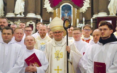 Biskup płocki dziękował szafarzom i ich bliskim za podjętą decyzję. W diecezji posługuje teraz 278 mężczyzn.