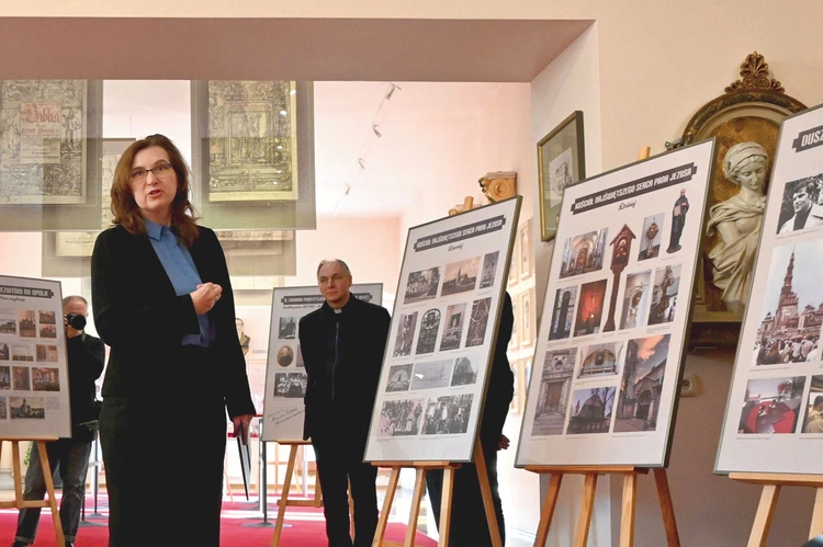 Ekspozycja powstała w ramach jubileuszu 100-lecia powrotu jezuitów do Opola.