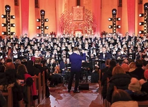 W wykonaniu oratorium wzięły udział połączone chóry z wielu parafii i ośrodków.