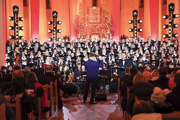 W wykonaniu oratorium wzięły udział połączone chóry z wielu parafii i ośrodków.