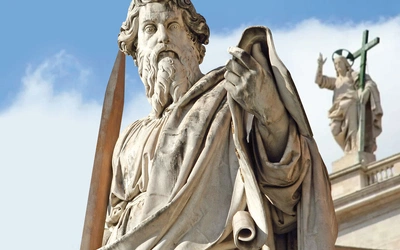 Greckie imię Paulos i łacińska wersja Paulus, czyli „mały”, oznacza małego człowieka, z którego Bóg uczynił wielkiego apostoła.