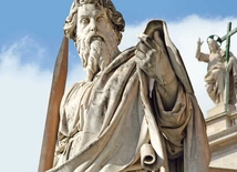 Greckie imię Paulos i łacińska wersja Paulus, czyli „mały”, oznacza małego człowieka, z którego Bóg uczynił wielkiego apostoła.