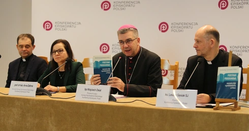 Episkopat zaprezentował nową podstawę programową nauczania religii w szkole