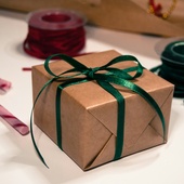 Mikołajki między darem a roszczeniem. Jak wychowywać dzieci do wdzięczności?