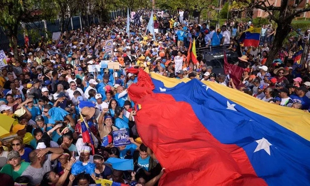 Z wenezuelską flagą