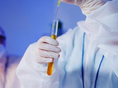 W. Brytania: Naukowcy bawią się w bogów?