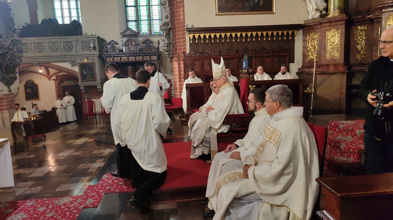 Przyjęcie stroju kapłańskiego