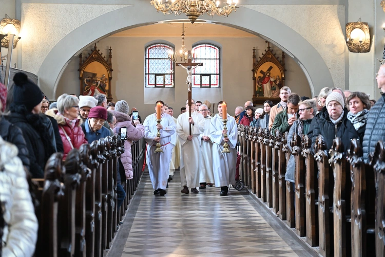 Gdańscy dominikanie z relikwiami św. Mikołaja
