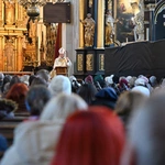 Gdańscy dominikanie z relikwiami św. Mikołaja