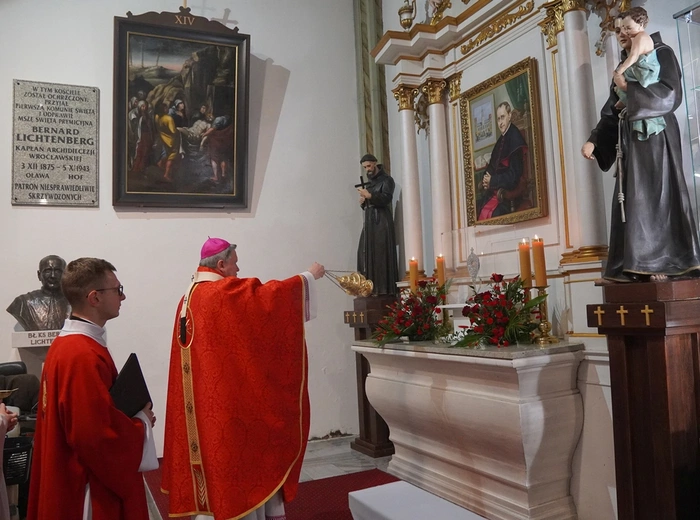 W Oławie z bł. Bernardem Lichtenbergiem. Jezus nie obiecuje spokoju i powodzenia, ale odbiera lęk