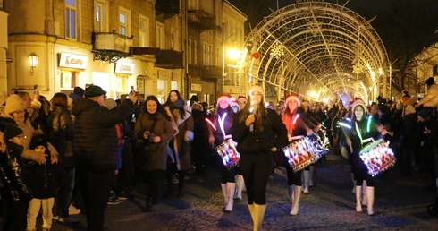 W Radomiu rozbłysła świąteczna iluminacja