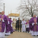 Poświęcenie odnowionych ołtarzy w kościele w Borowej k. Mielca