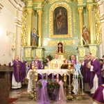 Poświęcenie odnowionych ołtarzy w kościele w Borowej k. Mielca