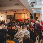 Jedna szkoła, tysiące gestów serca