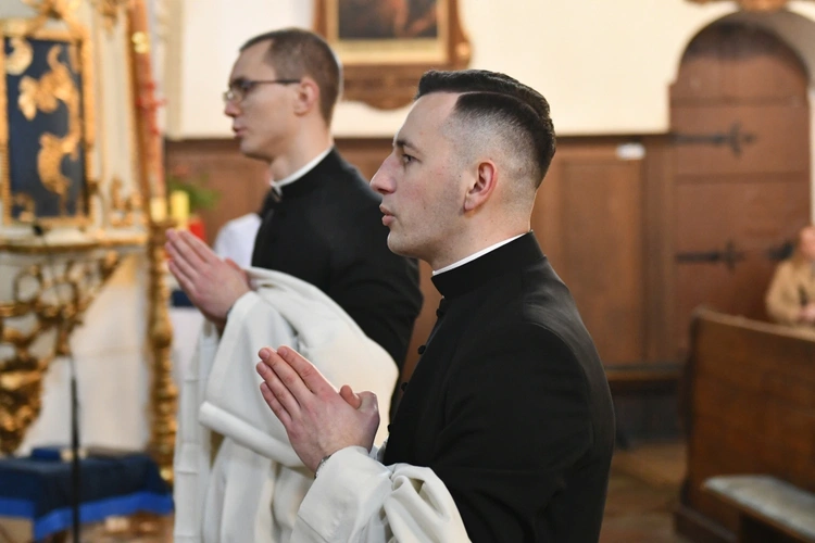 Obłóczyny i kandydatura w Rokitnie