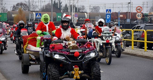 Czerwone czapki i wielkie serca. Motocyklowi Mikołaje w akcji