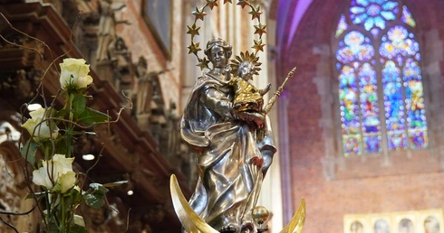 Z Niepokalanie Poczętą w katedrze wrocławskiej