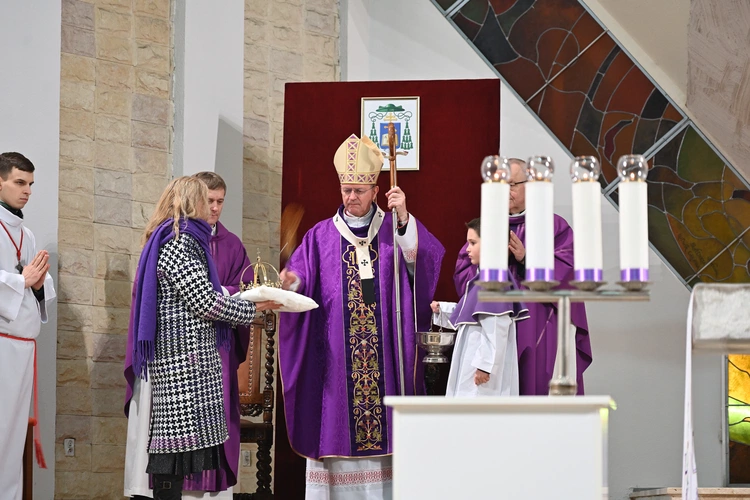 Matka Boża Królowa Zaspy ukoronowana
