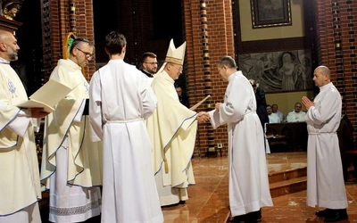 Prawie 40 nowych szafarzy w diecezji gliwickiej 