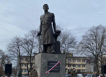 Chorzów. Odnowiony Pomnik Powstańca Śląskiego ponownie odsłonięty