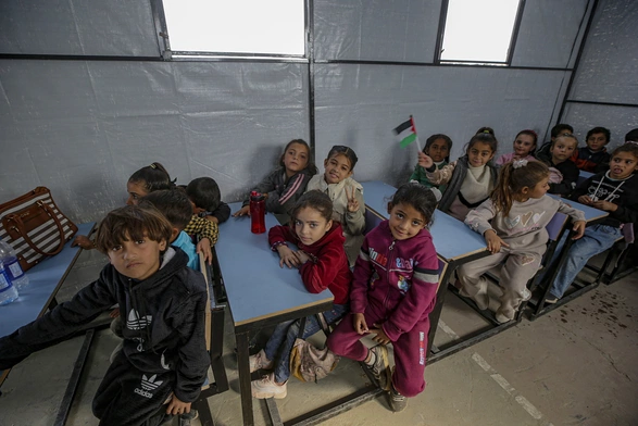 Tymczasowa szkoła w namiocie. Strefa Gazy