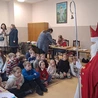 Najmłodsi spotkali się  ze św. Mikołajem. 