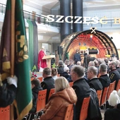 – W imieniu nas wszystkich, a szczególnie całej społeczności tej kopalni, dziękujemy Ci za ten ostatni rok, za wszystkie nasze górnicze sprawy, Twoją troskę i opiekę – modlił się, dziękując  św. Barbarze, metropolita katowicki.