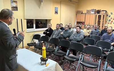 Panowie i panie wysłuchali przygotowanych specjalnie dla nich wykładów.