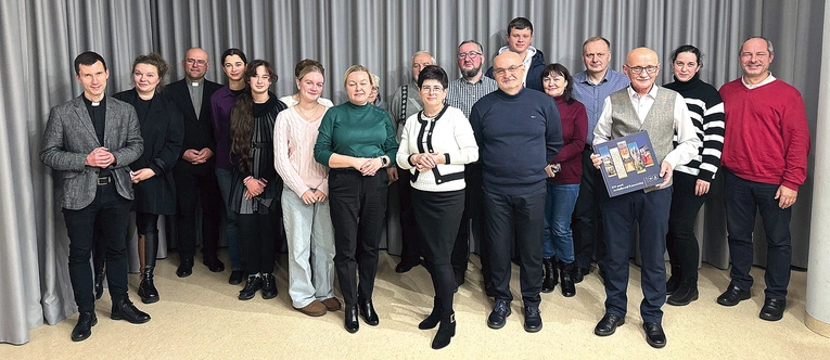  Pamiątkowe  zdjęcie uczestników.