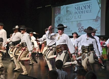  Taniec zbójnicki wykonują perfekcyjnie.