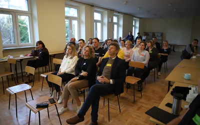  Jedno ze spotkań odbyło się w Domu Modlitwy i Formacji w Łowiczu. Uczestnicy często pracowali w grupach. 