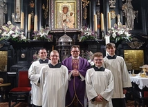 Dzień po obrzędzie  czterech alumnów (z diecezji świdnickiej i legnickiej)  wraz z rektorem seminarium  ks. Tomaszem Metelicą udało się na pielgrzymkę na Jasną Górę.