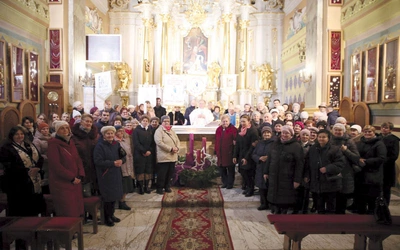 Spotkania gromadzą osoby pragnące formacji, modlitwy i zaangażowania w apostolstwo. 
