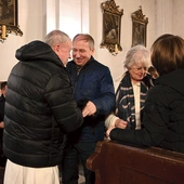 Po Mszy św. odbierali gratulacje i życzenia.