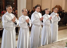 Obrzęd kandydatury to moment, w którym alumni publicznie potwierdzają gotowość służby Chrystusowi.