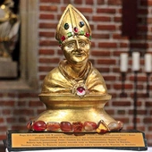 Relikwie patrona, przekazane przez śp. kard. Dukę.
