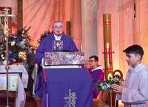 Ks. proboszcz Mirosław Papier buduje z księżmi i świeckimi żywą wspólnotę, która troszczy się o pozostawione jej dziedzictwo.