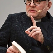 Ksiądz dr hab. A. Draguła – teolog, publicysta i autor wielu książek, który w tym roku obchodzi 35 lat kapłaństwa. Jest przewodniczącym Rady Naukowej Instytutu Nauk Teologicznych Uniwersytetu Szczecińskiego i członkiem Komitetu Nauk Teologicznych Polskiej Akademii Nauk.